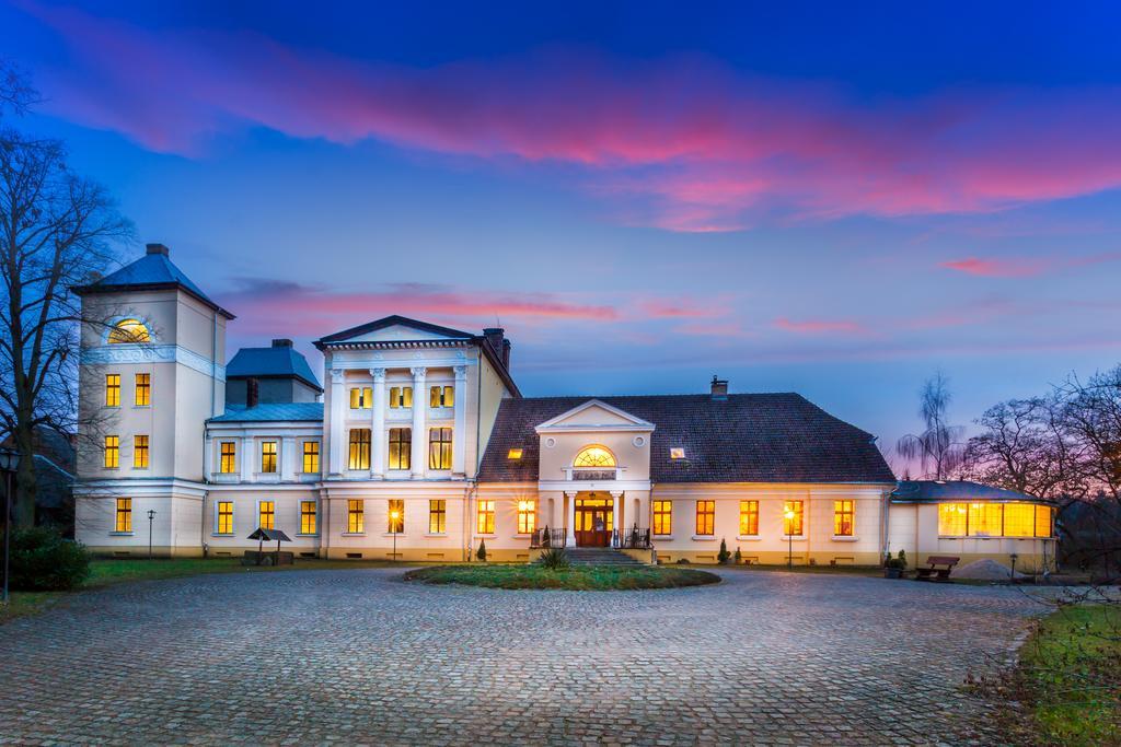 Palac Jablonowo Bed and Breakfast Ujście Exterior foto
